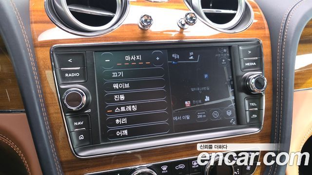 Bentley Bentayga 2018 — photo 32