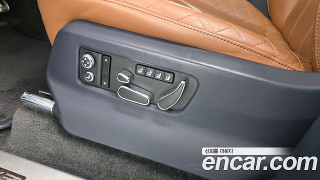 Bentley Bentayga 2018 — photo 34