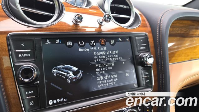 Bentley Bentayga 2018 — photo 35