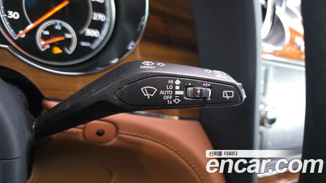 Bentley Bentayga 2018 — photo 38