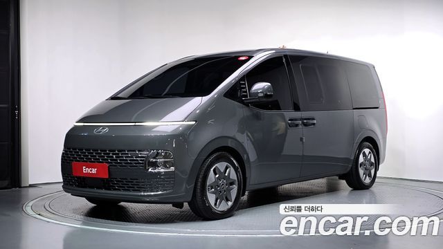 Hyundai Staria 2025 — photo 1