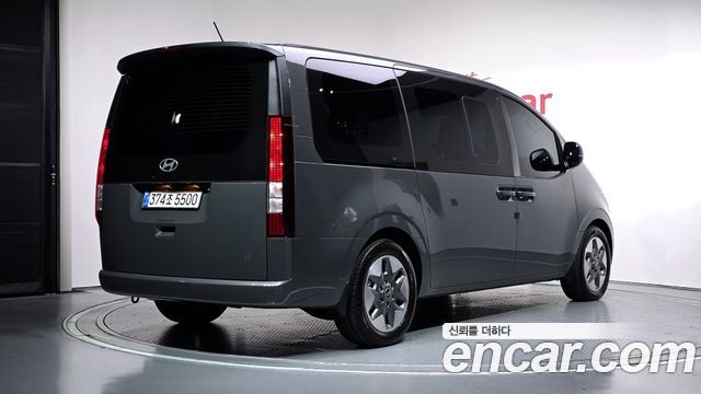 Hyundai Staria 2025 — photo 2