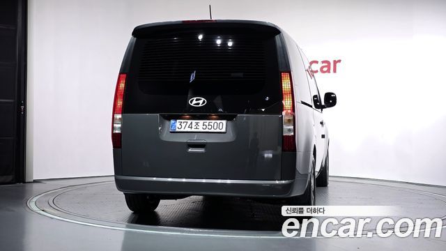 Hyundai Staria 2025 — photo 4