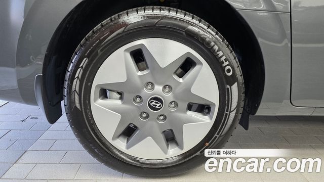 Hyundai Staria 2025 — photo 5