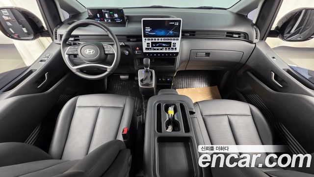 Hyundai Staria 2025 — photo 10