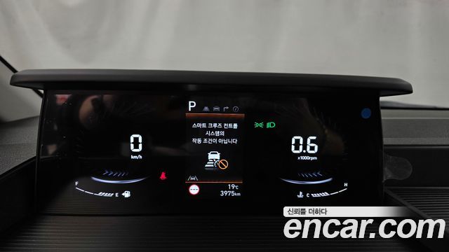Hyundai Staria 2025 — photo 11