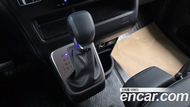 Hyundai Staria 2025 — photo 12