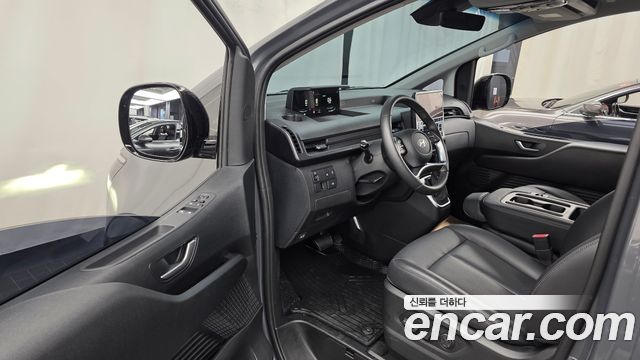 Hyundai Staria 2025 — photo 13