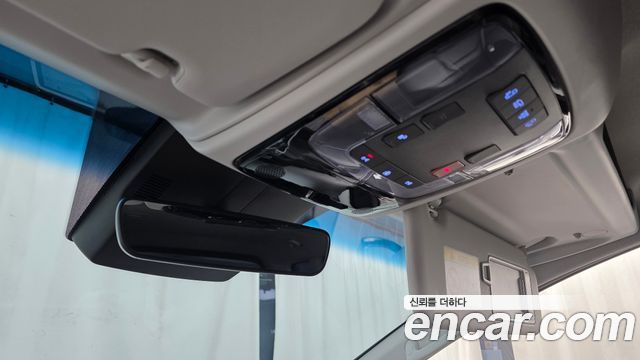 Hyundai Staria 2025 — photo 23