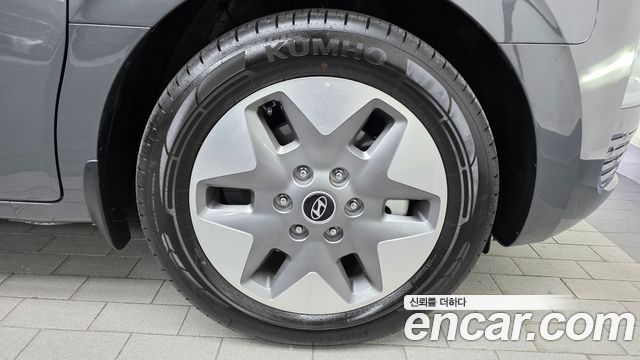 Hyundai Staria 2025 — photo 7