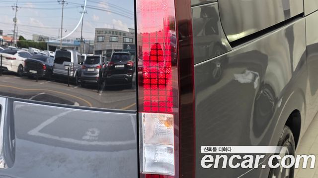 Hyundai Staria 2025 — photo 9
