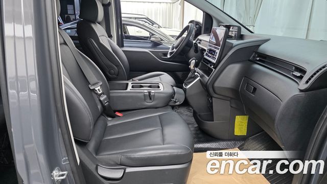 Hyundai Staria 2025 — photo 16