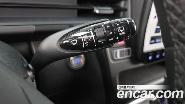 Hyundai Staria 2025 — photo 27