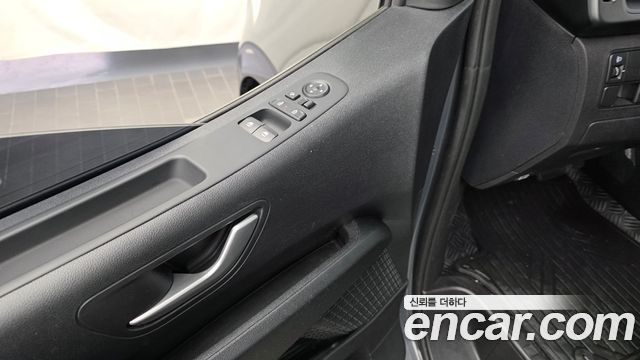 Hyundai Staria 2025 — photo 28