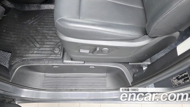 Hyundai Staria 2025 — photo 31