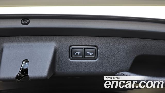 Hyundai Staria 2025 — photo 32