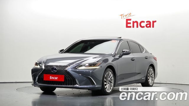 Lexus ES 2021 — photo 1