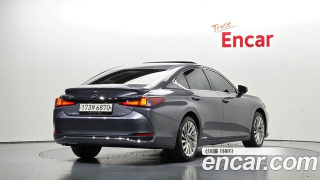 Lexus ES 2021 — photo 2
