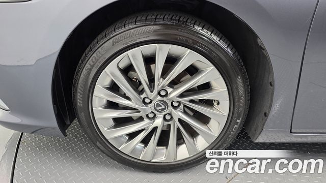 Lexus ES 2021 — photo 5