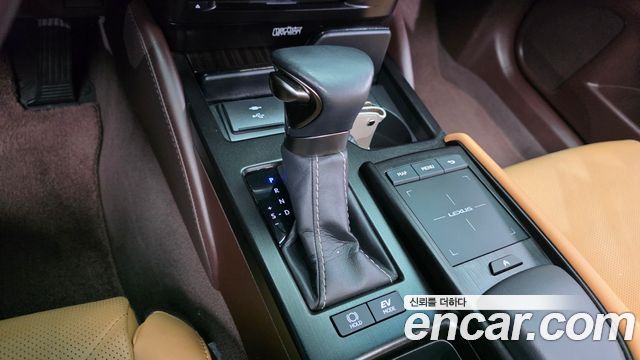 Lexus ES 2021 — photo 12