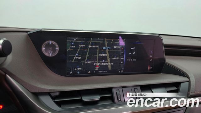 Lexus ES 2021 — photo 20