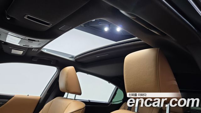 Lexus ES 2021 — photo 25
