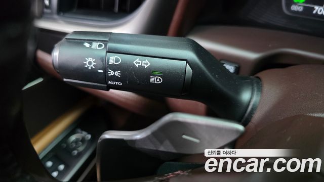 Lexus ES 2021 — photo 31
