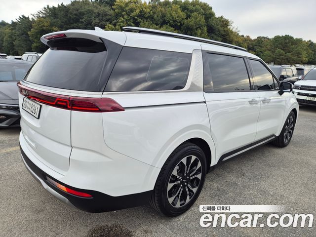 Kia Canival 2023 — photo 4