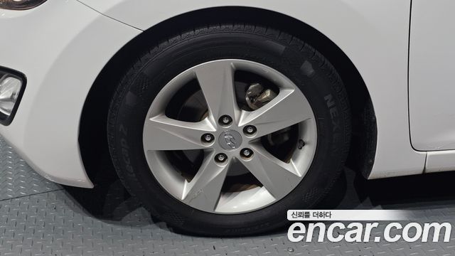 Hyundai AVANTE 2012 — photo 5