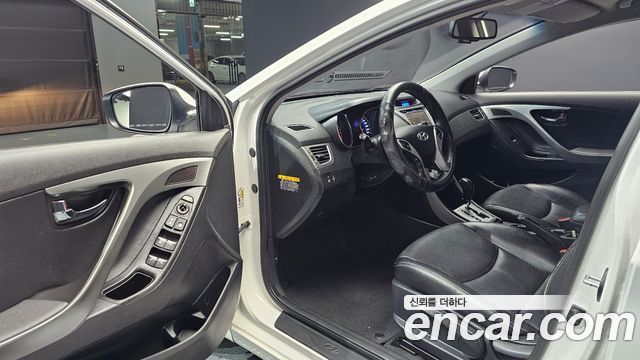 Hyundai AVANTE 2012 — photo 13