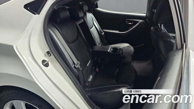 Hyundai AVANTE 2012 — photo 17