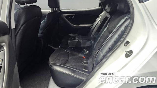 Hyundai AVANTE 2012 — photo 18