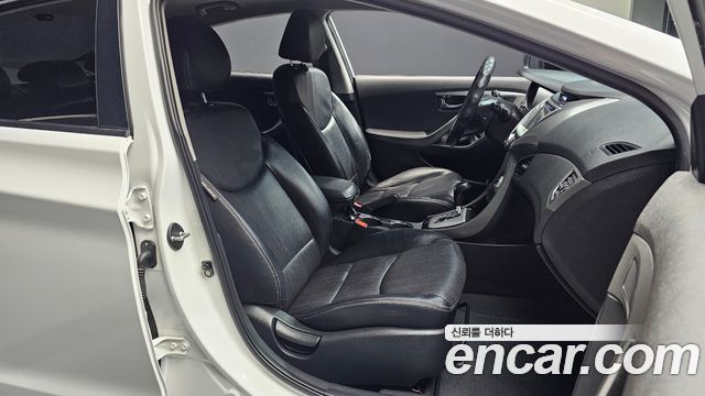 Hyundai AVANTE 2012 — photo 16