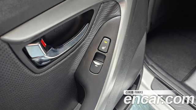Hyundai AVANTE 2012 — photo 29