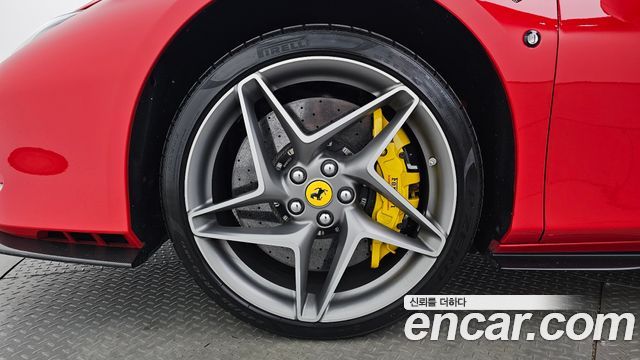 Ferrari F8 2021 — photo 5