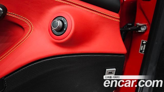 Ferrari F8 2021 — photo 28