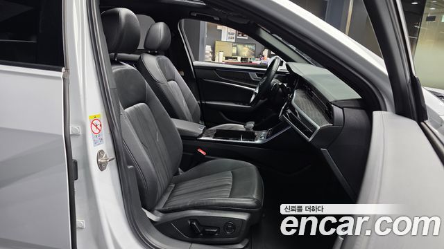 Audi A6 2022 — photo 17