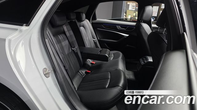 Audi A6 2022 — photo 18