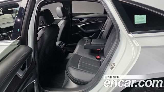 Audi A6 2022 — photo 16