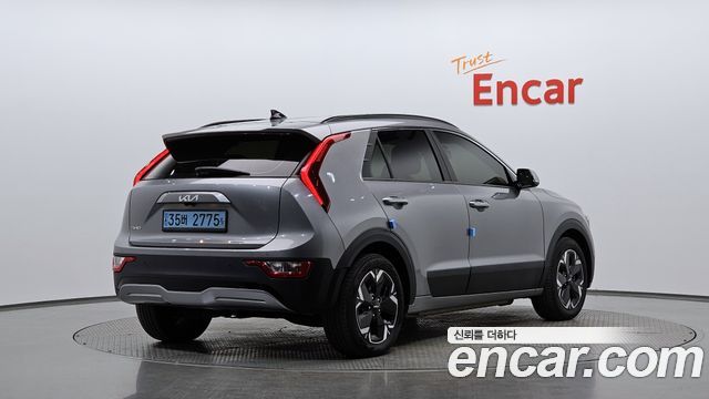 Kia Niro 2023 — photo 2
