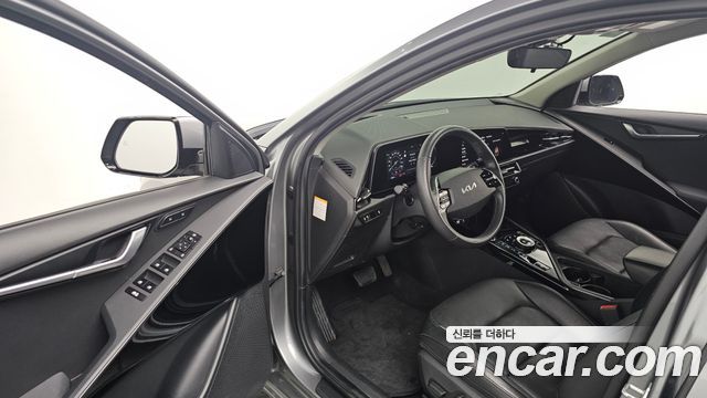 Kia Niro 2023 — photo 13