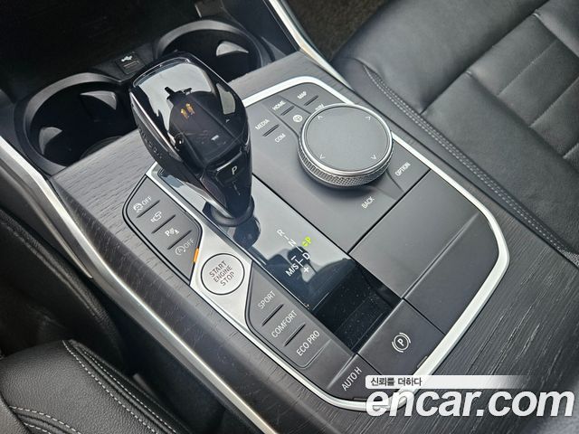 BMW 3-Series 2021 — photo 9