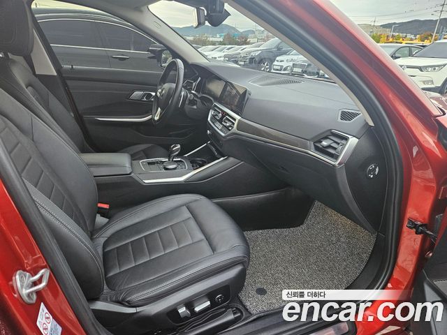 BMW 3-Series 2021 — photo 11