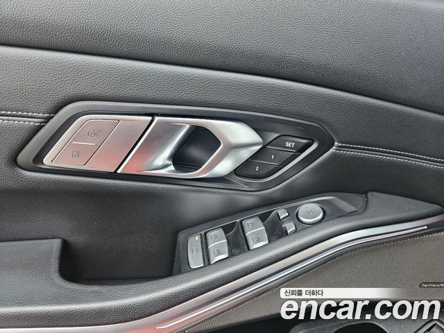 BMW 3-Series 2021 — photo 13