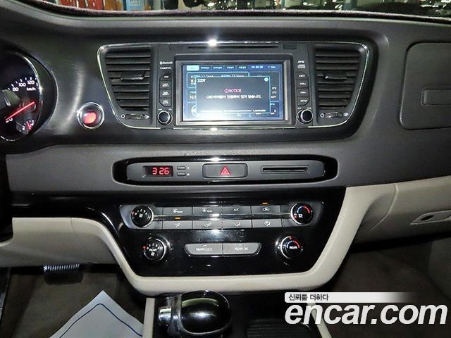 Kia Canival 2016 — photo 11