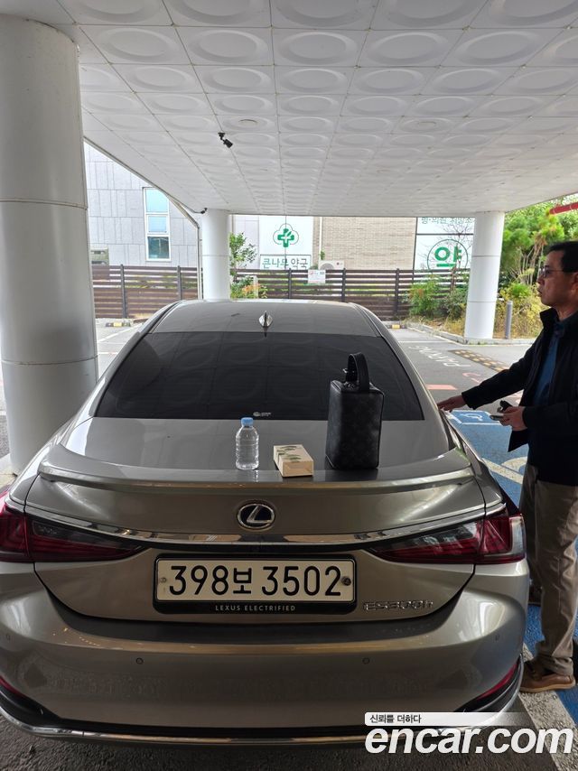 Lexus ES 2023 — photo 3
