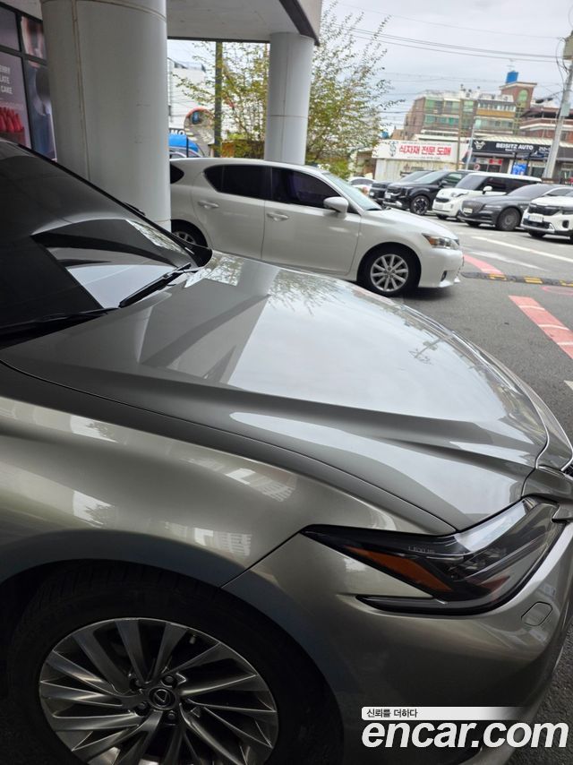 Lexus ES 2023 — photo 9