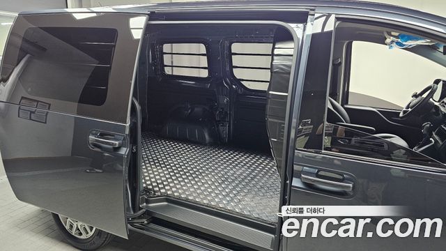 Hyundai Staria 2024 — photo 22