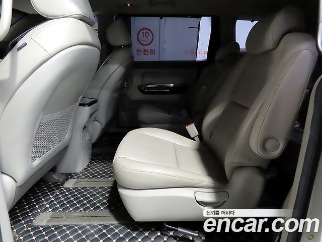 Kia Canival 2015 — photo 7
