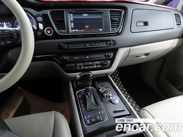 Kia Canival 2015 — photo 10